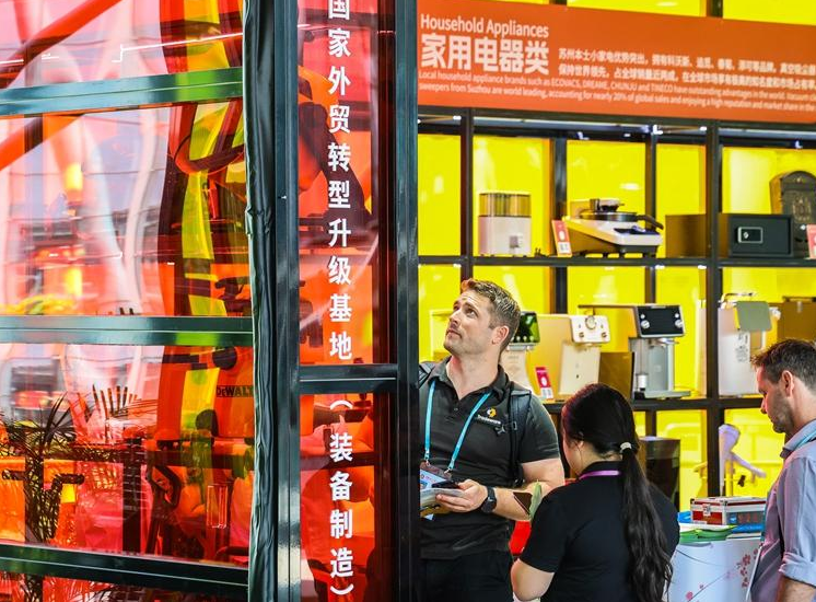 Canton Fair Interpreter Services in China | Professional Business Escort by Linkbridge Translation